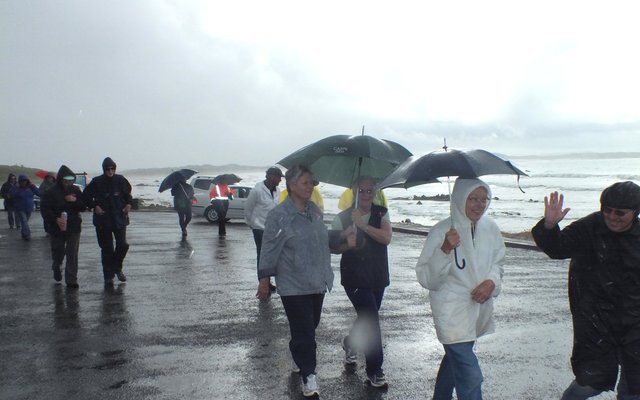 Die reënweer van verlede jaar het die Borskankerstappers geensins afgesit nie  (Argieffoto: Gansbaai Courant) 